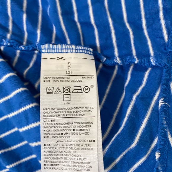 Old Navy T shirt - Picture 3 of 3